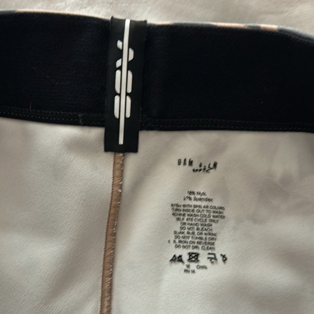 Adam Selman Sport ASS size S French Cut Legging tiger striped sand and black - Picture 5 of 5
